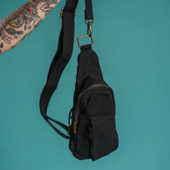 Girrlscout The Scout Sling Bag - Black (DISCONTINUED STYLE) - Picture 1 of 4